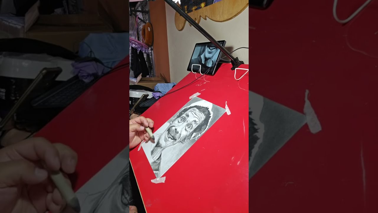Terminando de pintar a Monchito