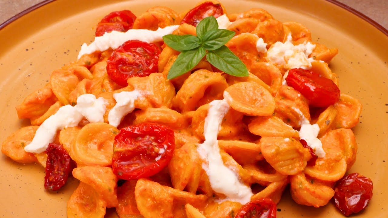 ORECCHIETTE CON POMODORINI CONFIT E STRACCIATELLA (o burrata) – DA PROVARE SUBITO!