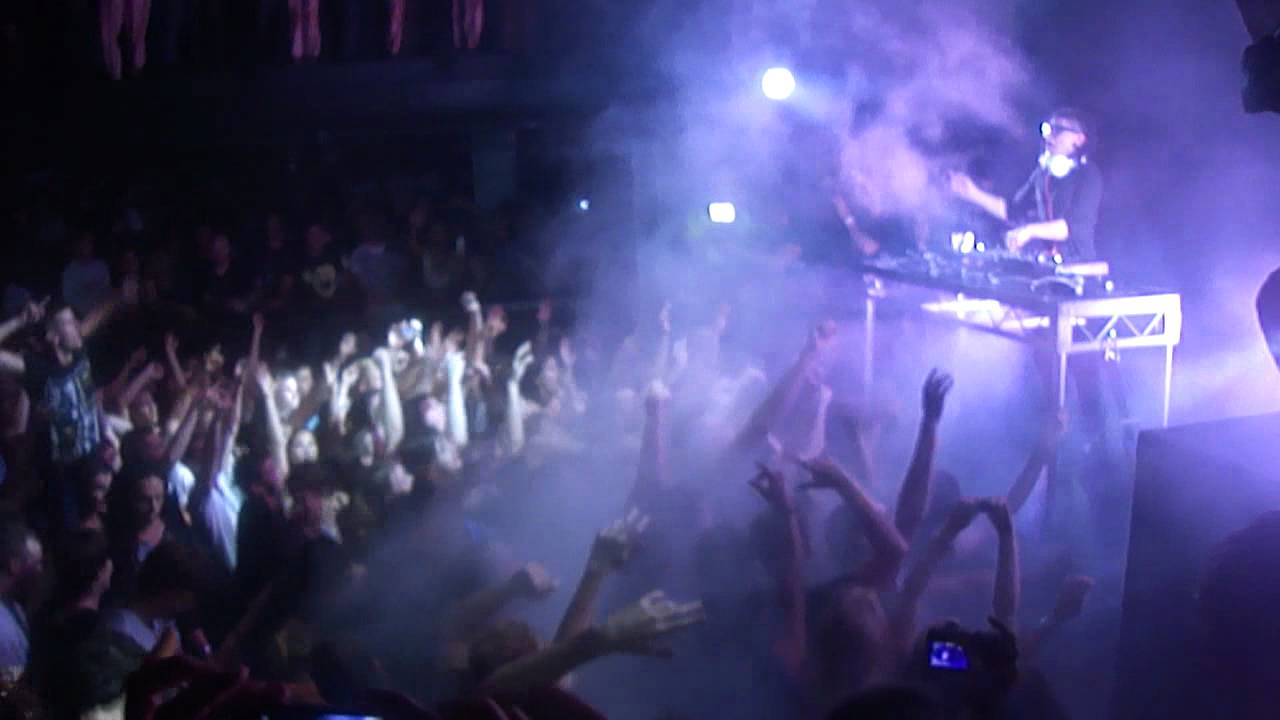 Skrillex - Scary Monsters and Nice Sprites (Live) in Perth, 2012.