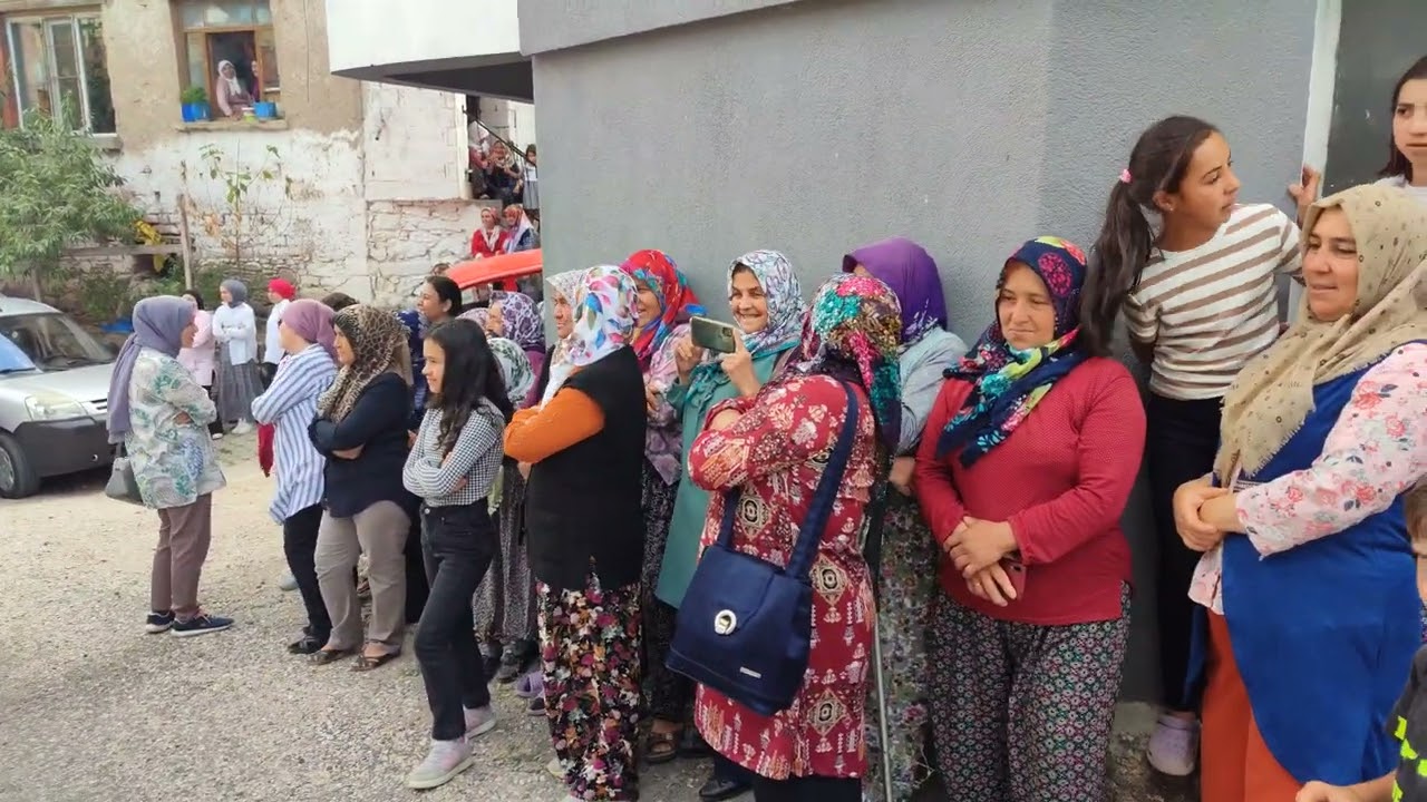 DEMİRCİ'nin ESENYURT köyünde SEYMEN EKİBİ GÖSTERİ YAPIYOR