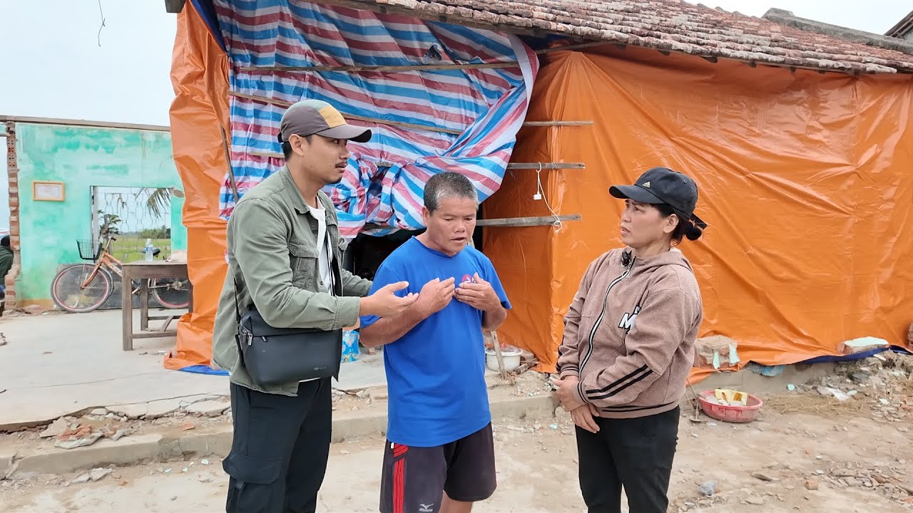 Người Phụ Nữ L.iều Mình Bơi Giữa Dòng Nước Lũ Cứu Người Bất Chấp Nguy H.iểm