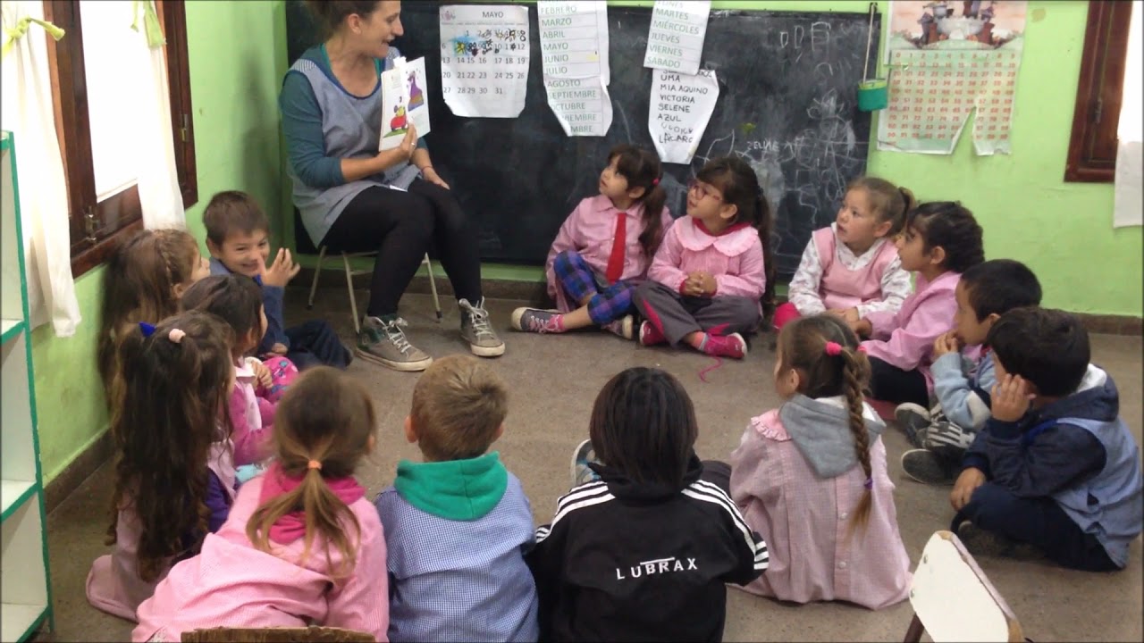 Lectura en voz alta de la maestra - Poesía en la Sala