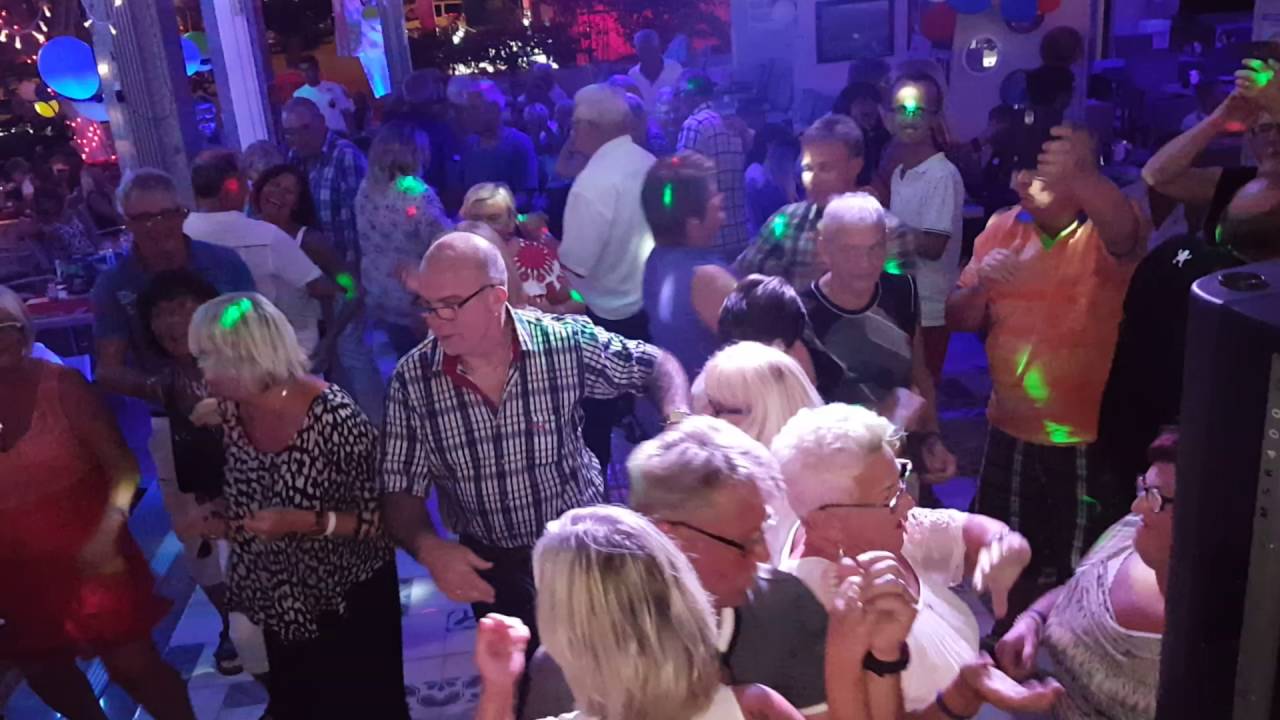 Olle Jönsson fra Lasse stefanz  på NABOEN RESTAURANT ALANYA oktober 2016