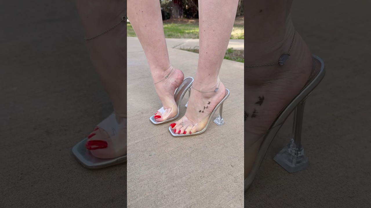 Red nails and clear cute mules ❤️