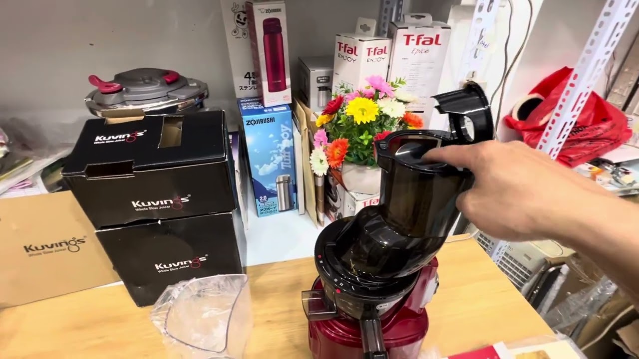 Máy ép chậm Kuvings họng to JSG 82 hàng nội địa Nhật điện 100V . Hàng mới ( chưa qua sử dụng )