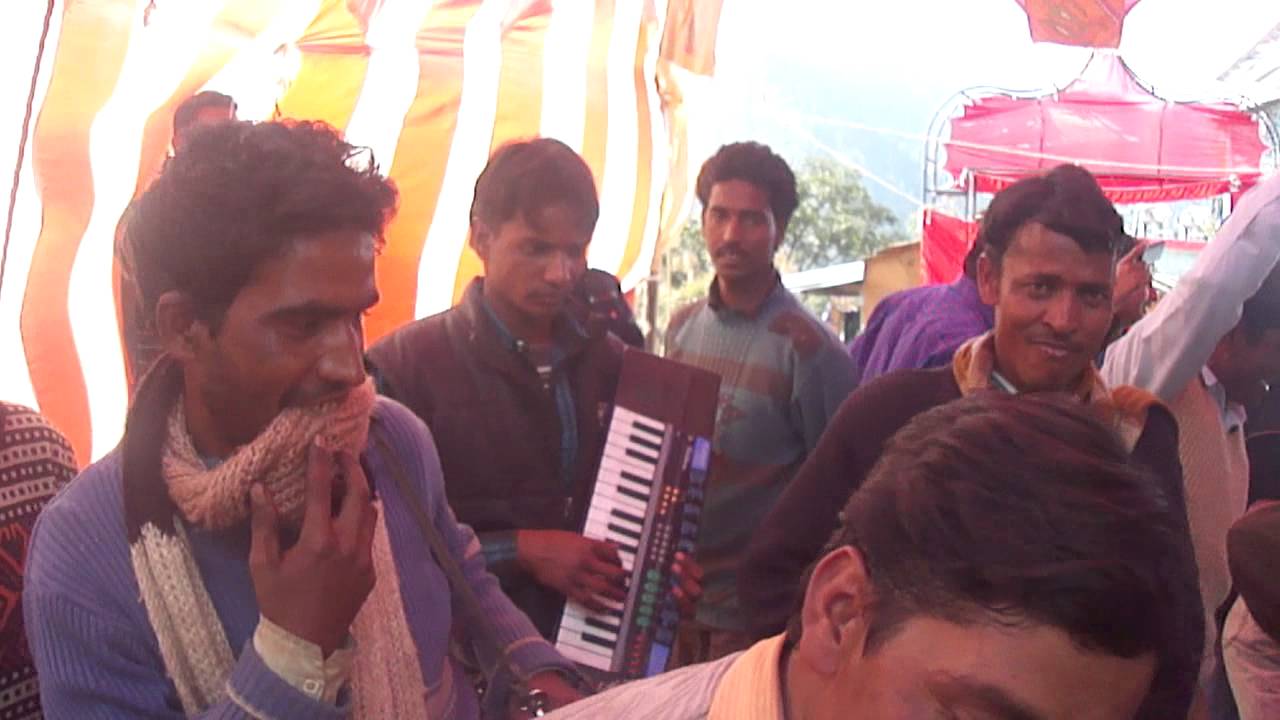 बहुत ही सुन्दर ढोल बजाया है भाई ने I  मजा आ गया ----- Garhwali Dhol, Damo, Mandan
