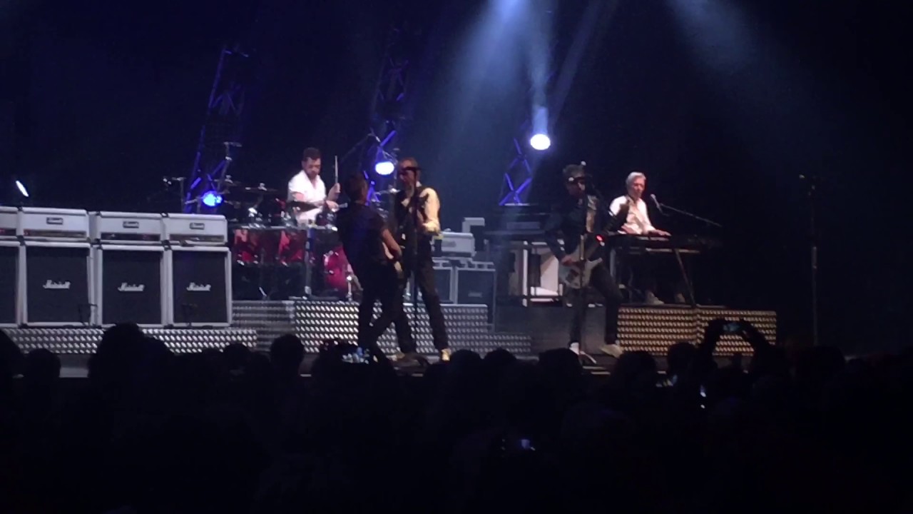 STATUS QUO - Intro + CAROLINE - live in LIVERPOOL- 23/12/16