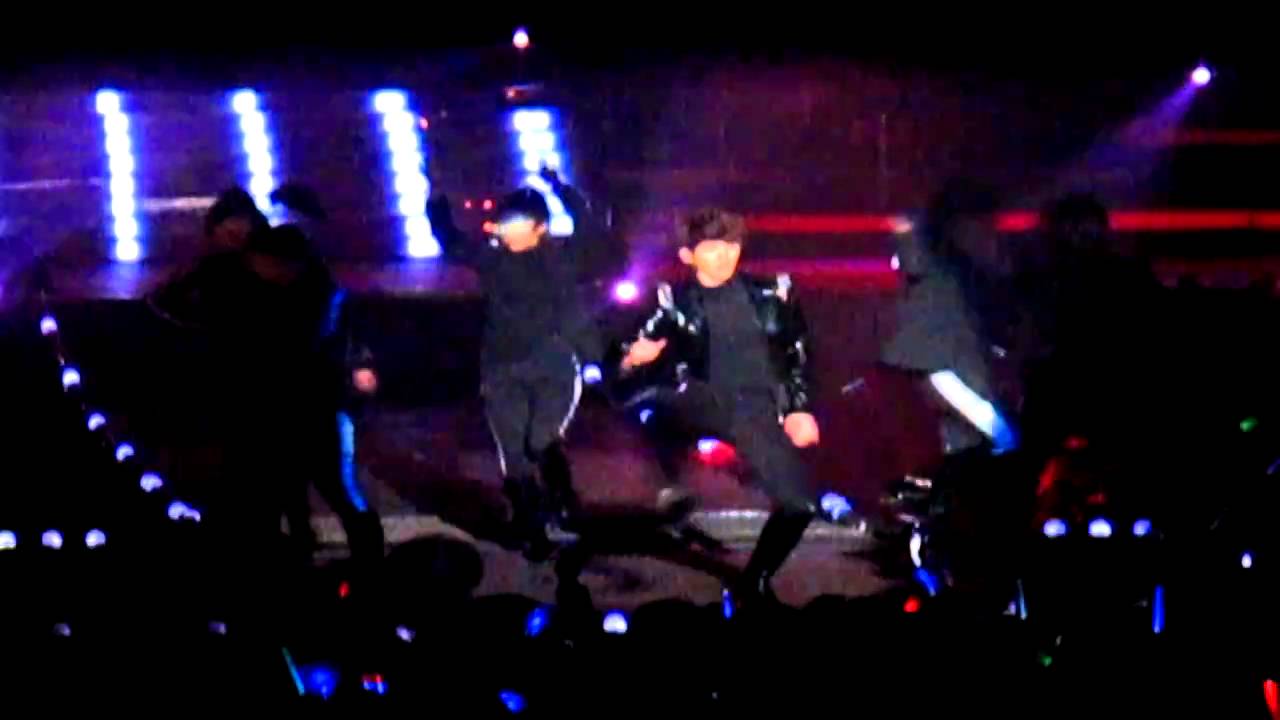 101225 2AM concert Jo Kwon solo stage - telephone (lady gaga)
