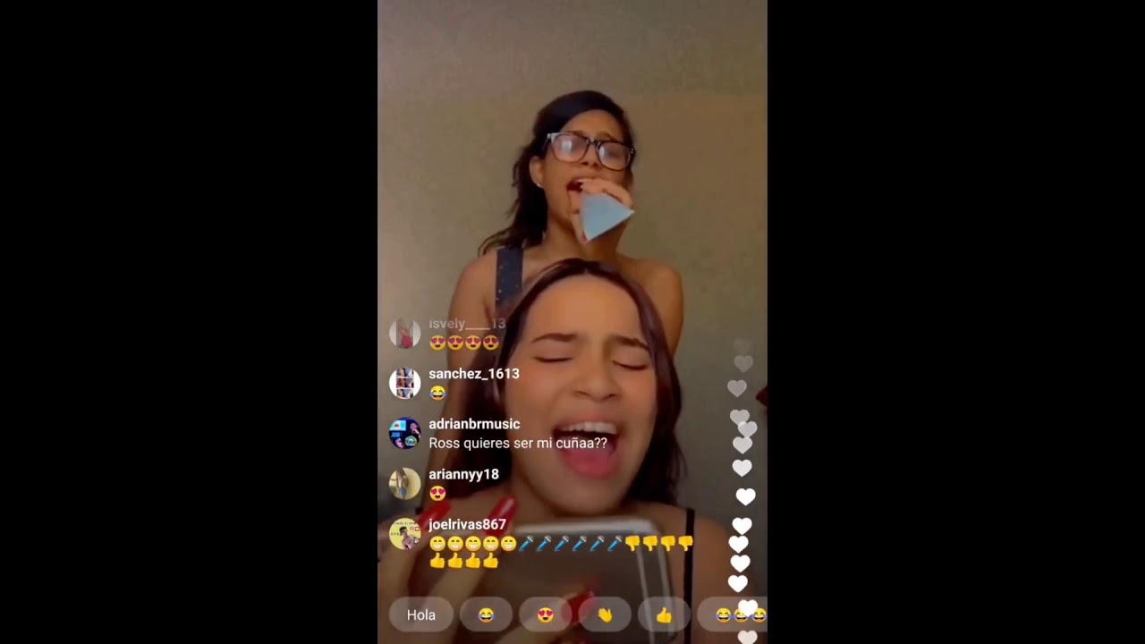 La Ross María y su hermana Gaby cantando covers
