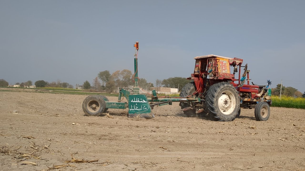 The 🚜 tractor is pulling the lazor lavelor 