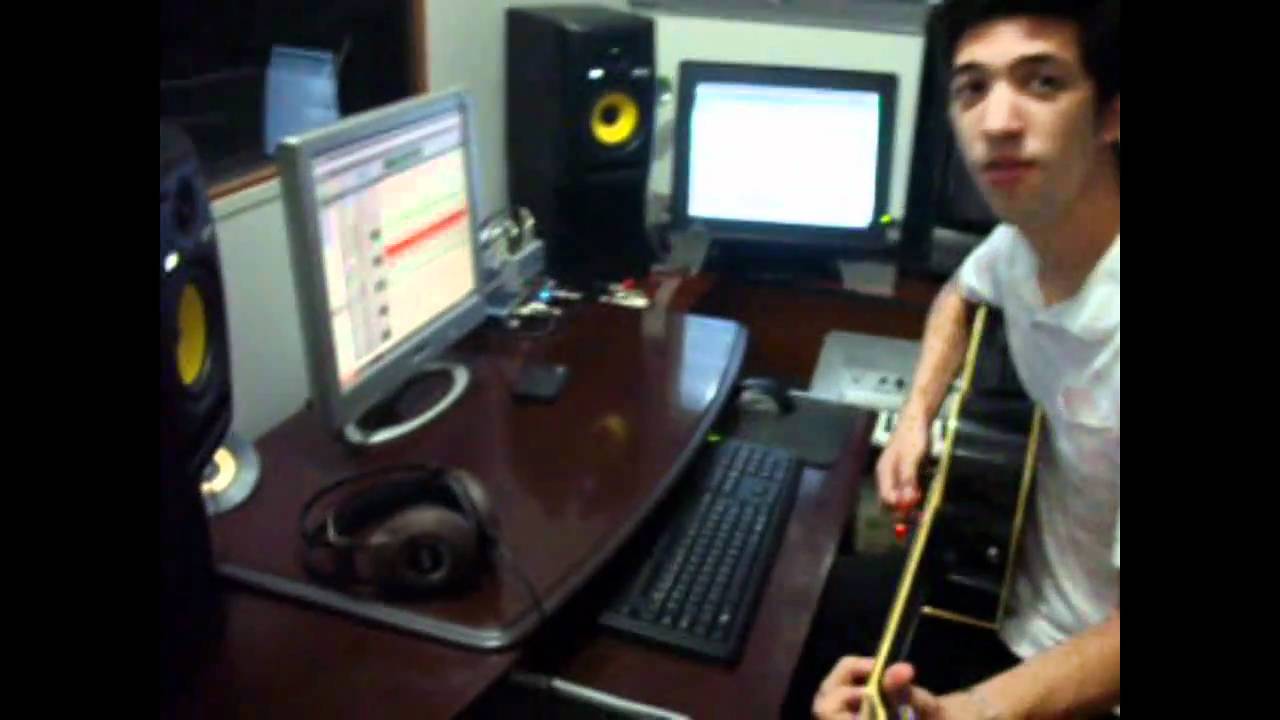 Gravação de Home Studio 3-4 produzindo uma musica