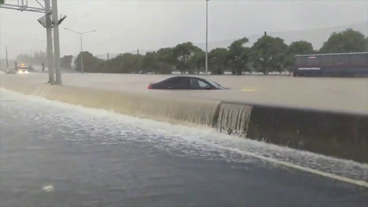 Roads completely swamped in Auckland as floods prompt state of emergency
