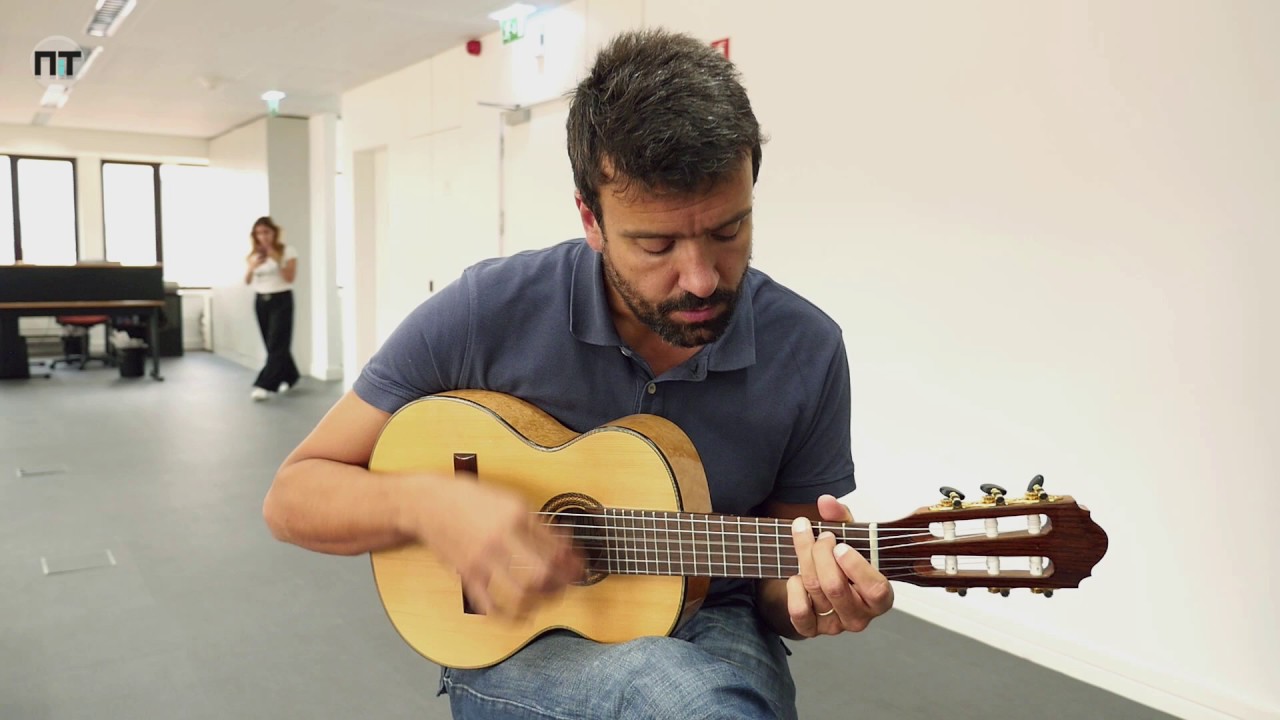 Miguel Araújo canta 