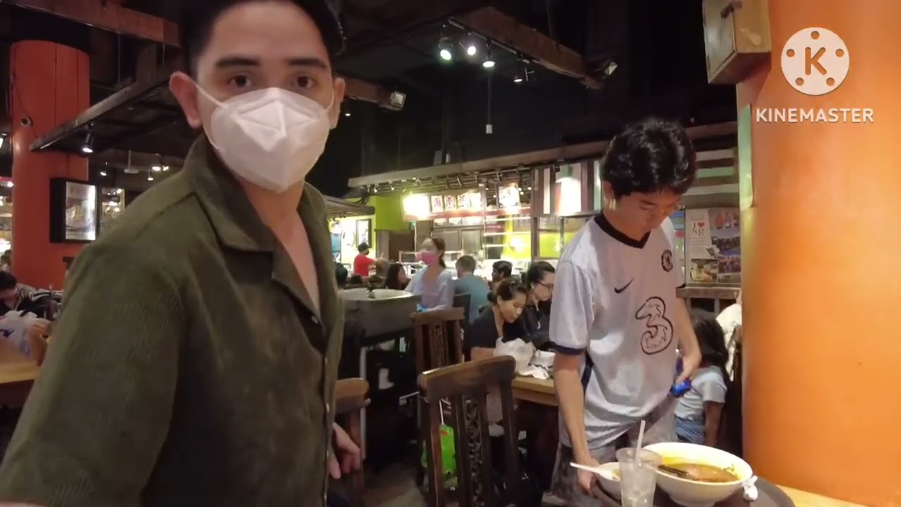 Food in Singapore (Bistro 88, Kuya Toast, Maxwell, Food Republic, Chinatown Mall)