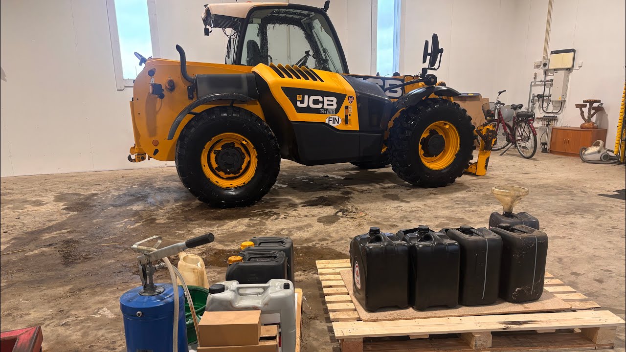 JCB:n isompi huolto