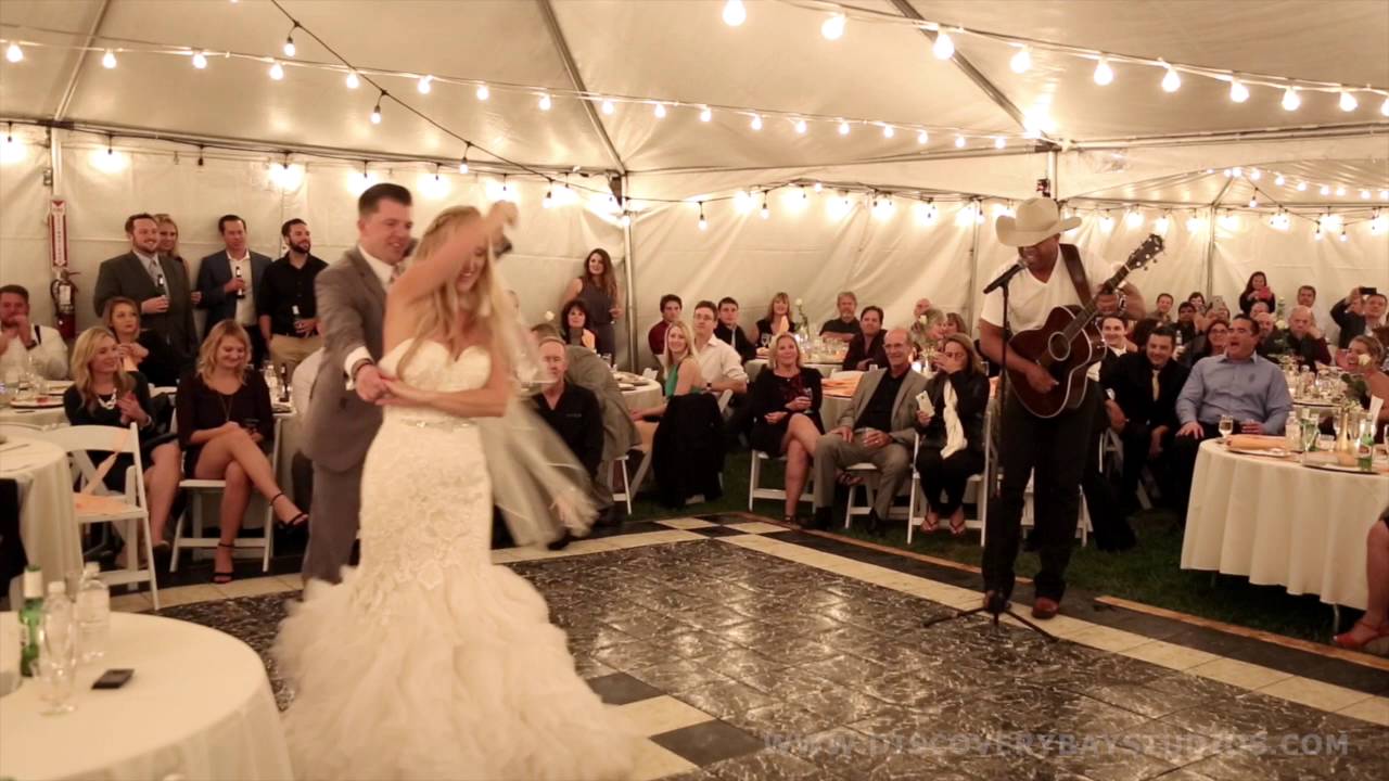 Coffey Anderson Surprises Bride & Groom