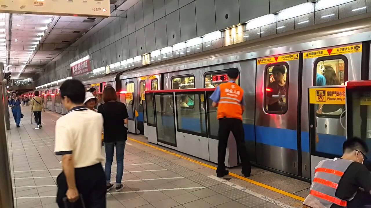 台北捷運C301型041/042中正紀念堂進出站