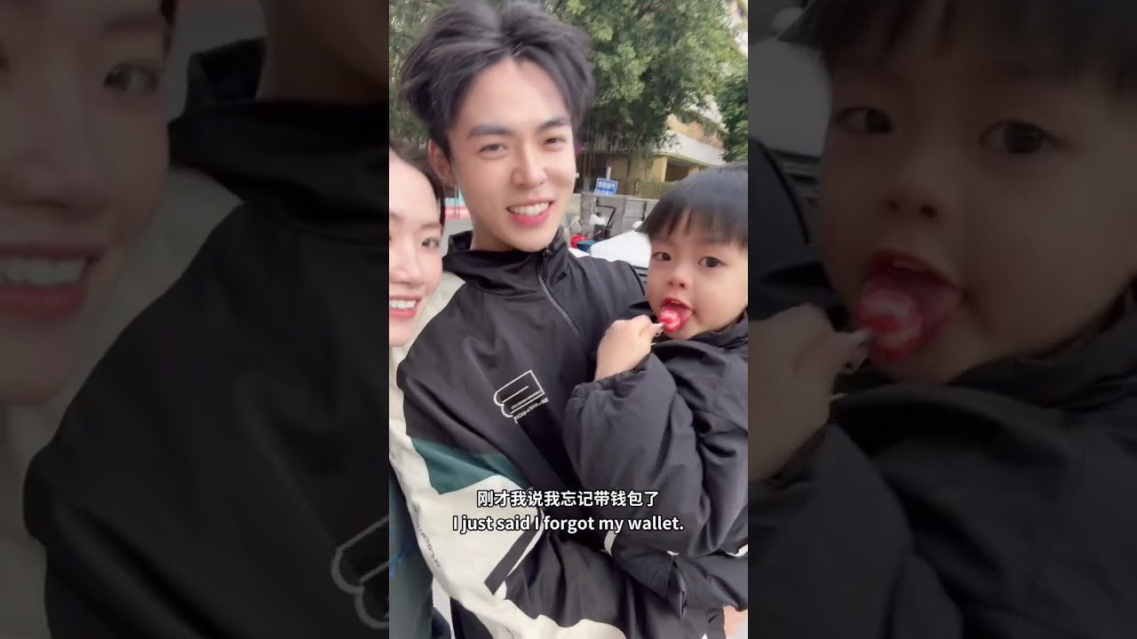 Lewen宝宝跑出去买棒棒糖等倩姐姐做好她的花环！但是正在吃的棒棒糖摔碎了，乐文伤心大哭😂答应现在重新去买还要担心爸妈没有钱钱好乖！做完后去逛商场吃晚饭还看见了舞狮造型的圣诞老人！