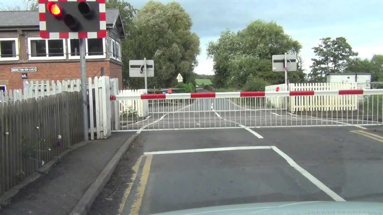 Moreton on Lugg Level Crossing