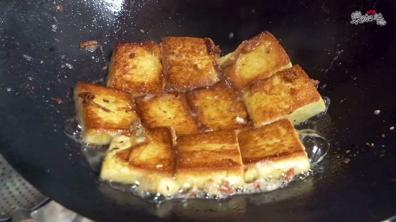 【椒燒雞蛋豆腐】焦香軟嫩的口感。