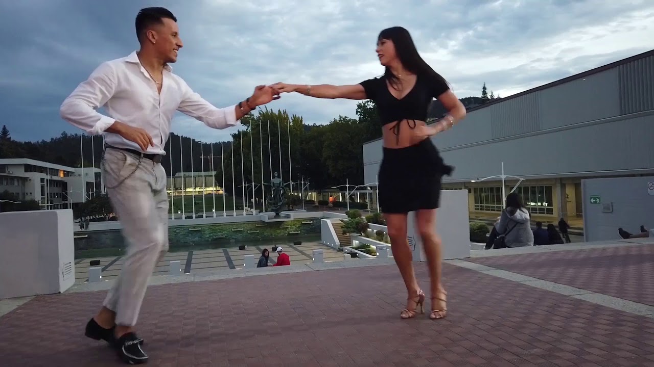 Negra Tomasa - Calle Vapor - dance improvisation by FAVIO Y RENATA - Universidad de Concepción