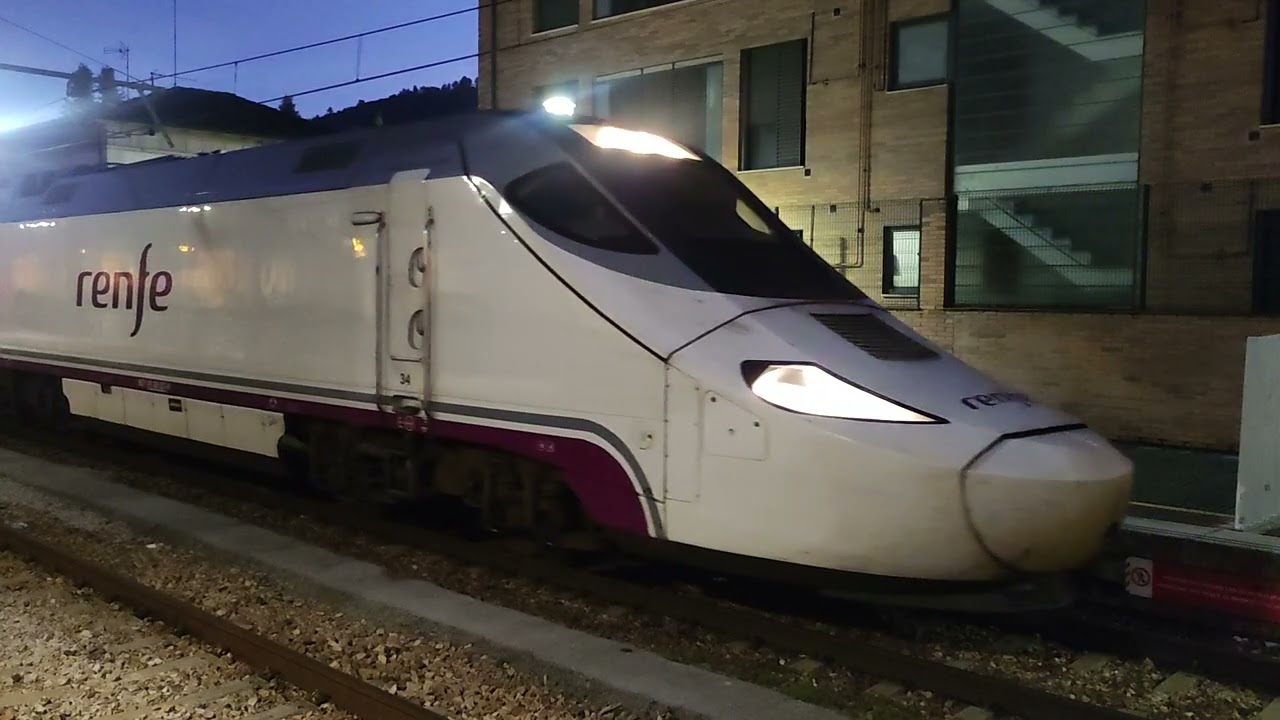 Renfe alvia Destino A Coruña por la estación de Ponferrada (León)