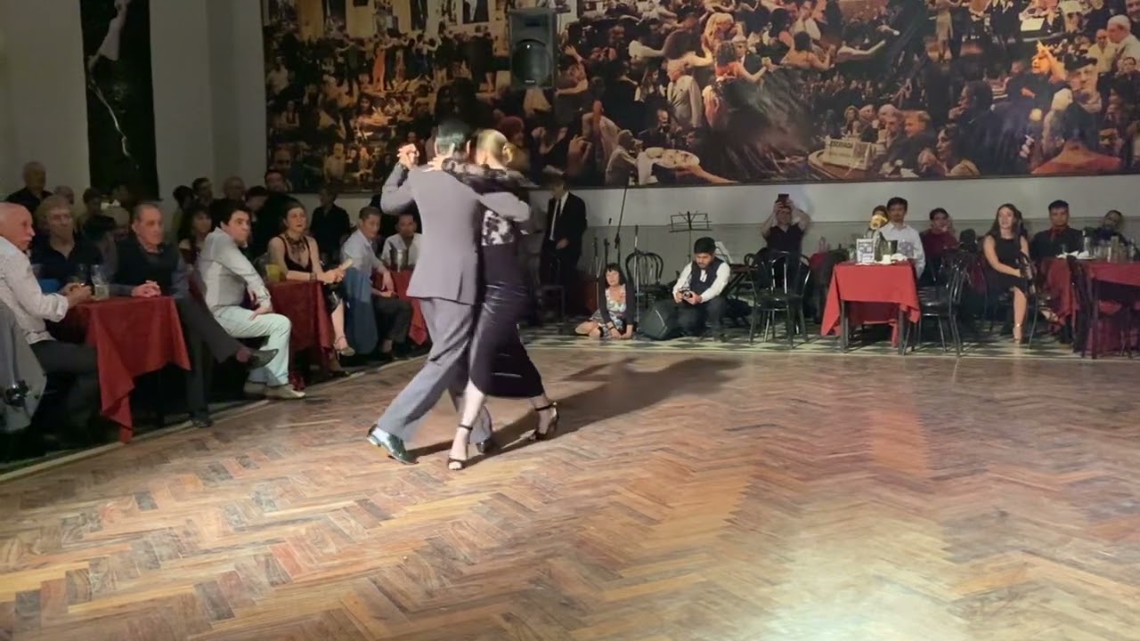 Carla Rossi y Jose Luis Salvo bailan “Una Fija” - Carlos Di Sarli 21-09-2022 en Parakultural #tango