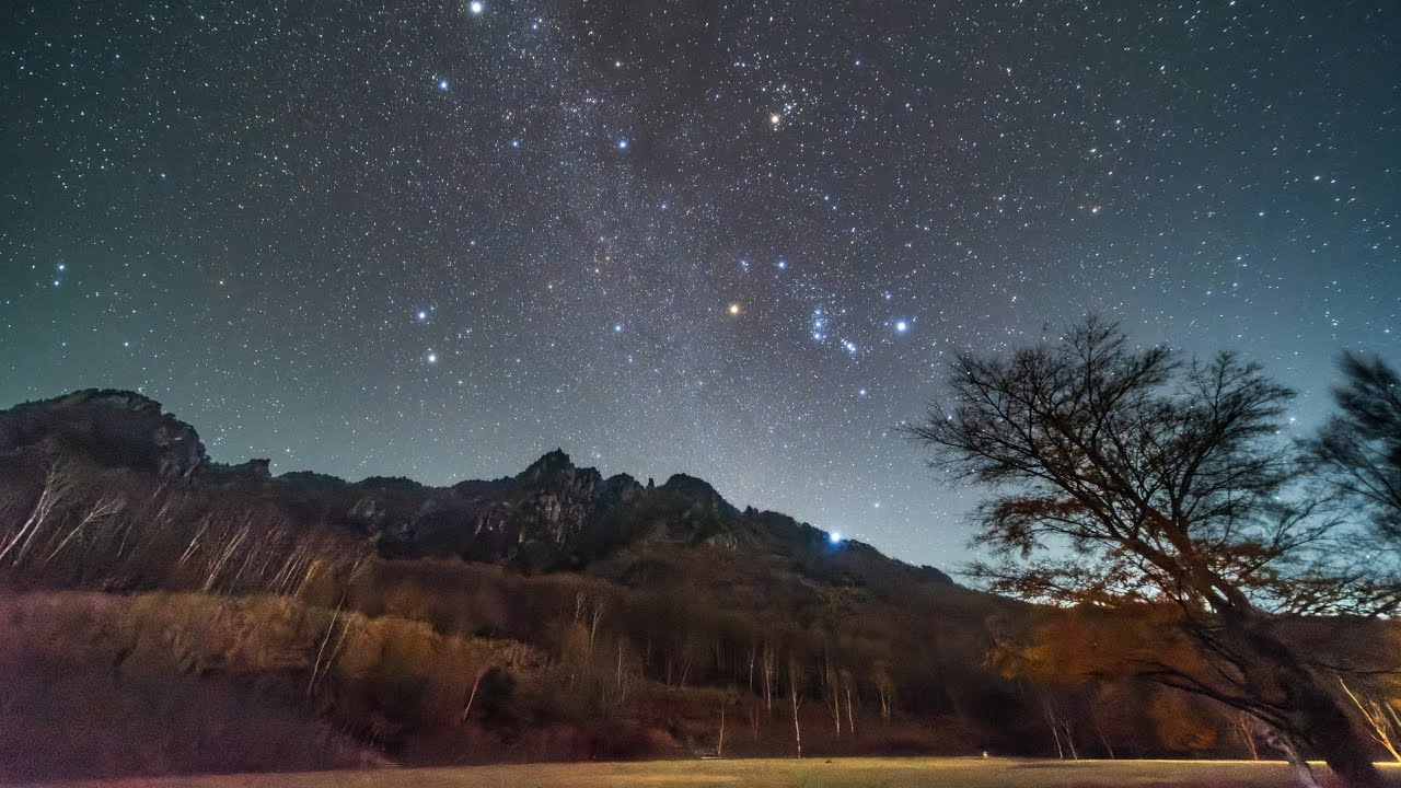 瑞牆山に昇るオリオン座 ～みずがき山自然公園 2023年11月～ Time Lapse 4K