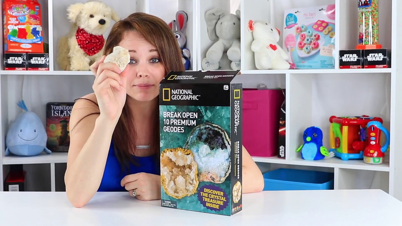 National Geographic Break Open 10 Geodes and Explore Crystals Science Kit