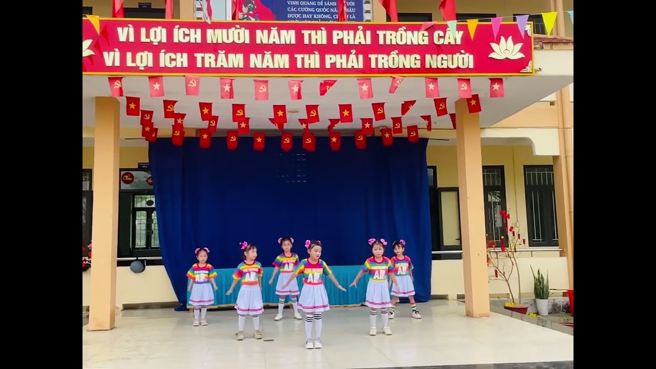 NHẢY: MẸ ƠI ĐỪNG LO lớp 1A thể hiện chào mừng ngày 8/3