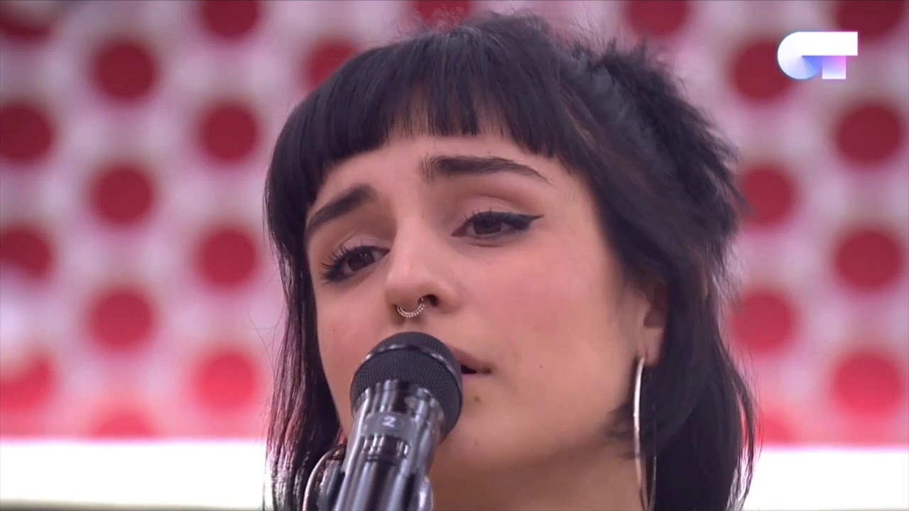 Nat le canta su canción a Marta