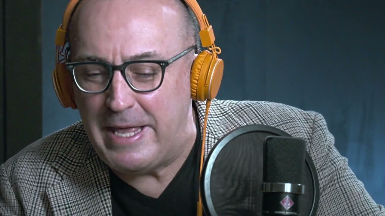 Julio Pat&aacute;n narra su libro 