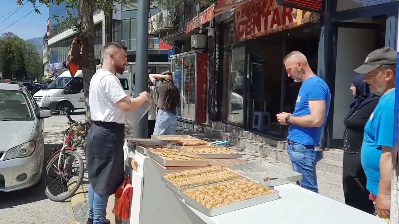 ATMOSFERË FESTIVE NË PRITJE TË FITËR BAJRAMIT NË GOSTIVAR