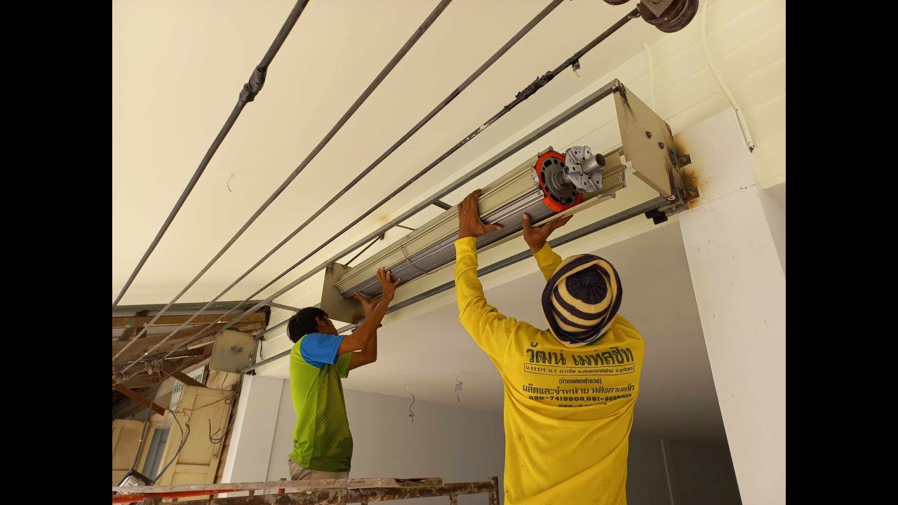 การติดตั้งประตูม้วนSANKIแบบมีแบ่งกลาง Installing a SANKI rolling door with a middle divider