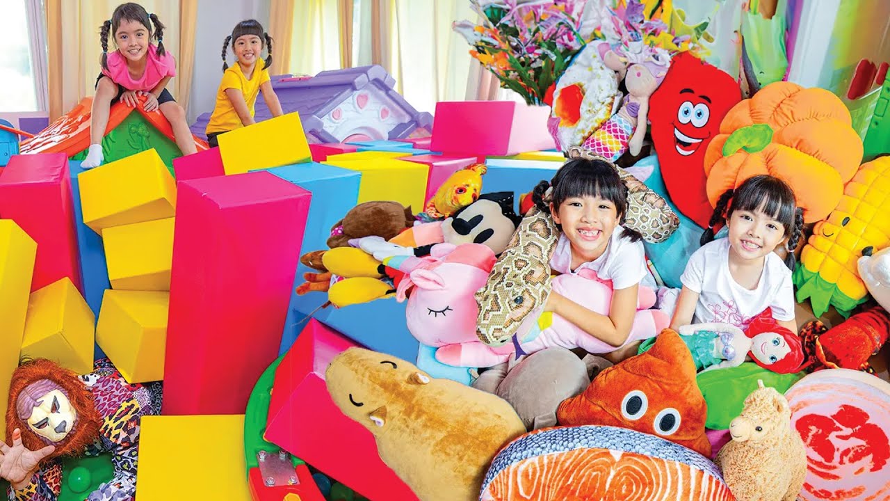 หนูยิ้มหนูแย้ม เล่นบ้านกล่องกระดาษ โชว์ตุ๊กตาทั้งหมดในบ้าน