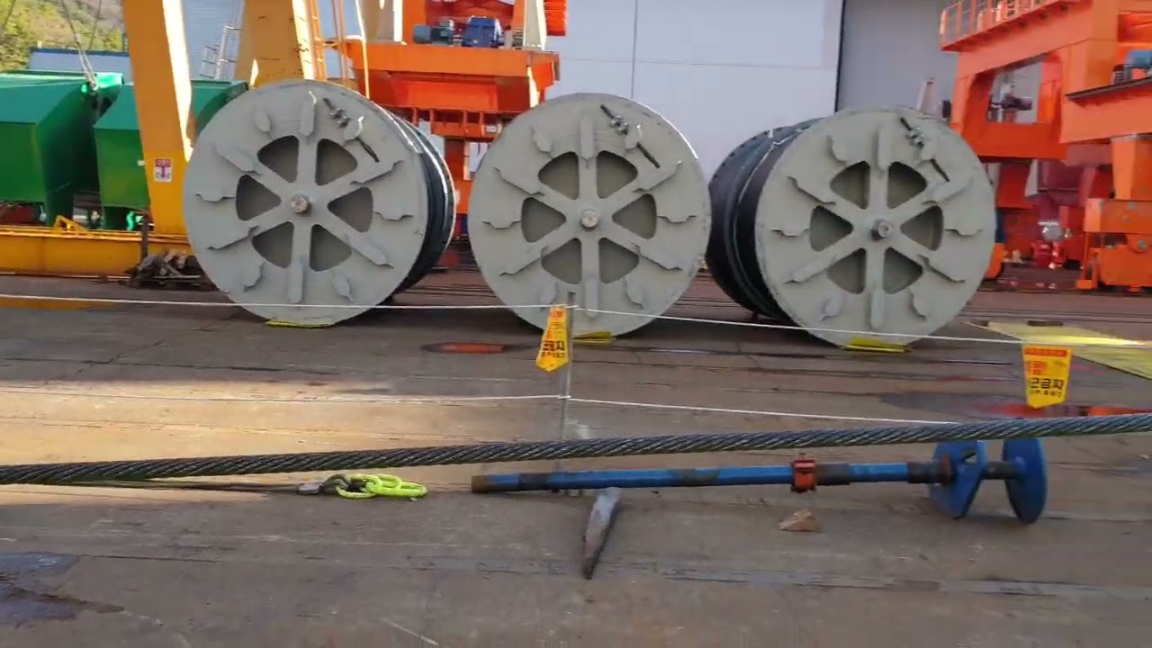 Wire rope spooling for winch drum