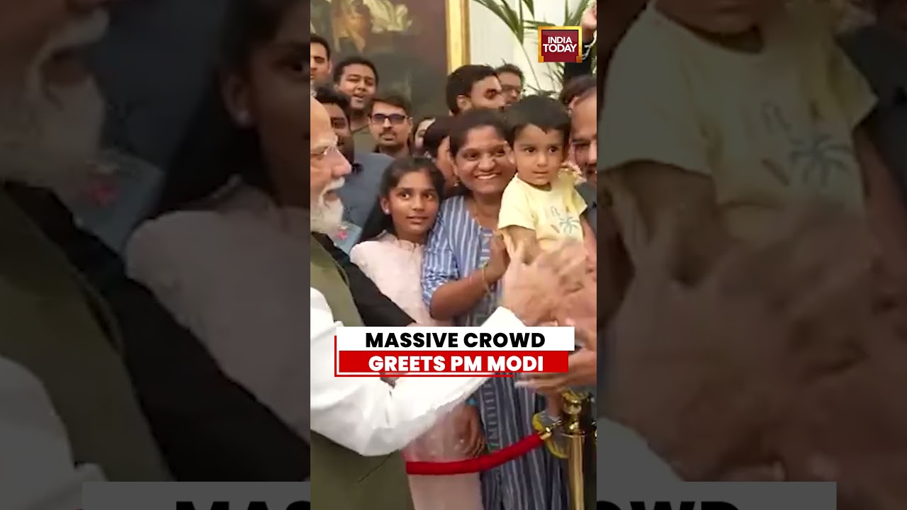 PM Modi Receives Grand Welcome In Nice, France | Indian Diaspora Greets PM With Tricolours