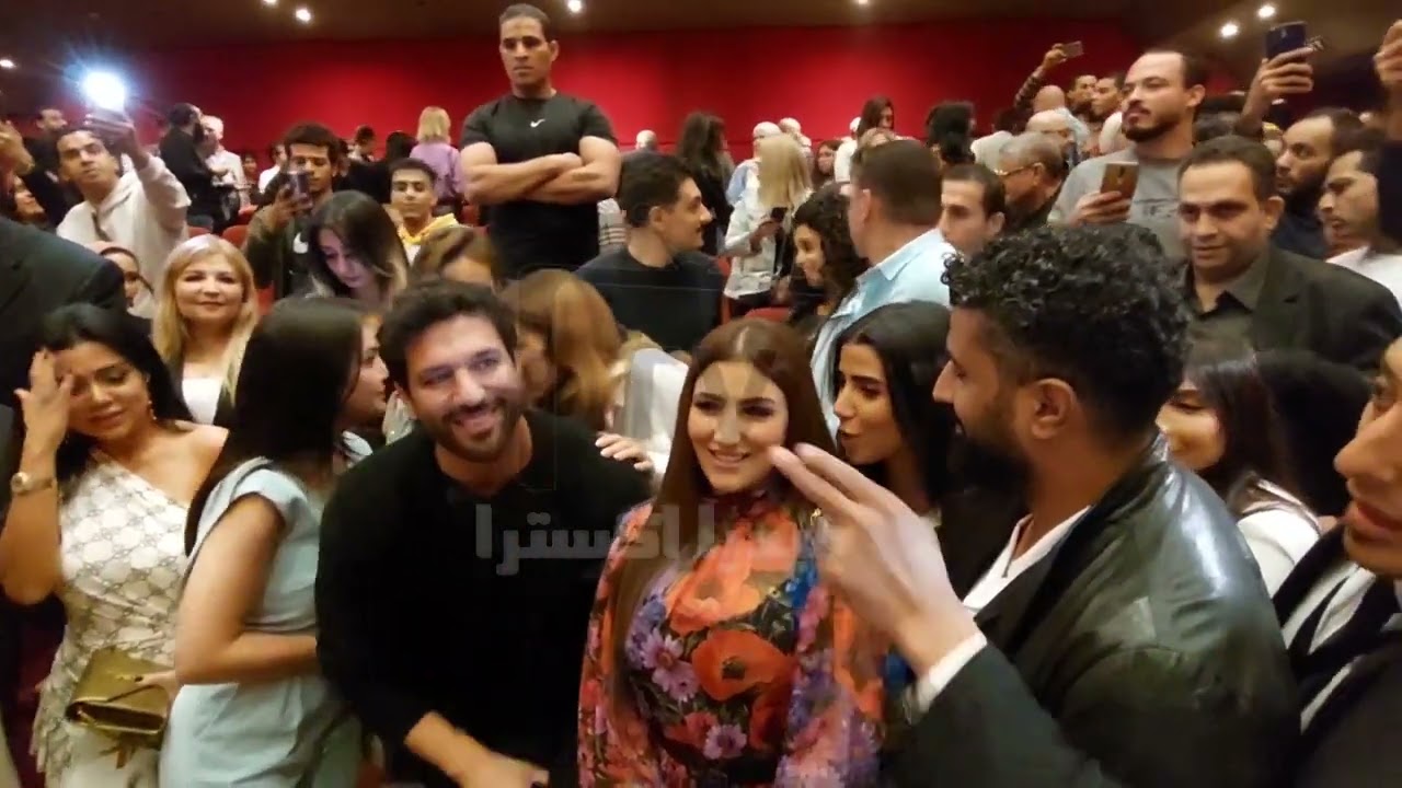 رومانسية بين مى عمر ومحمد سامى بعد عرض فيلم تحت تهديد السلاح وموقف حسن الرداد..والتفاف الجمهور حولها