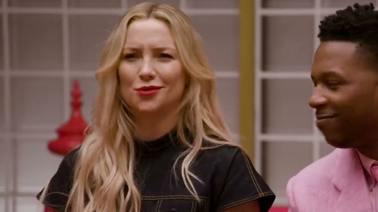 Kate Hudson & Leslie Odom Jr.'s Favorite Costumes From Glass Onion: A Knives Out Mystery | Netflix
