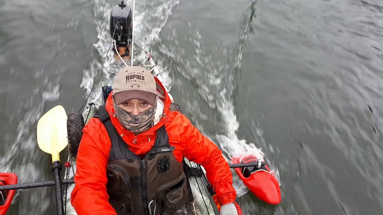 Pesca en aysen,Kayak con motor fuera de borda 2.5 hp (maca hidea )