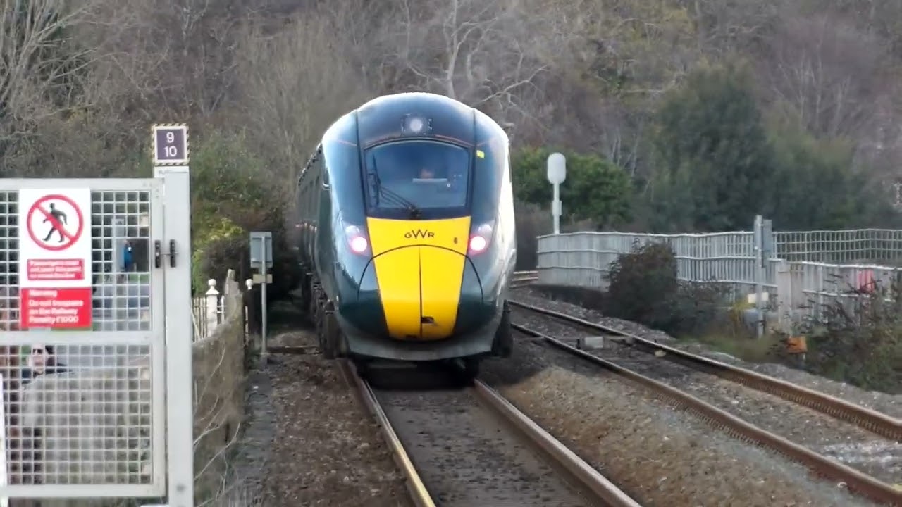 Class 800 IET train passes Starcross with 2 tones