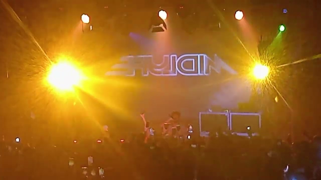Eemrun - Cari Aku (Live @ More Lyfe)