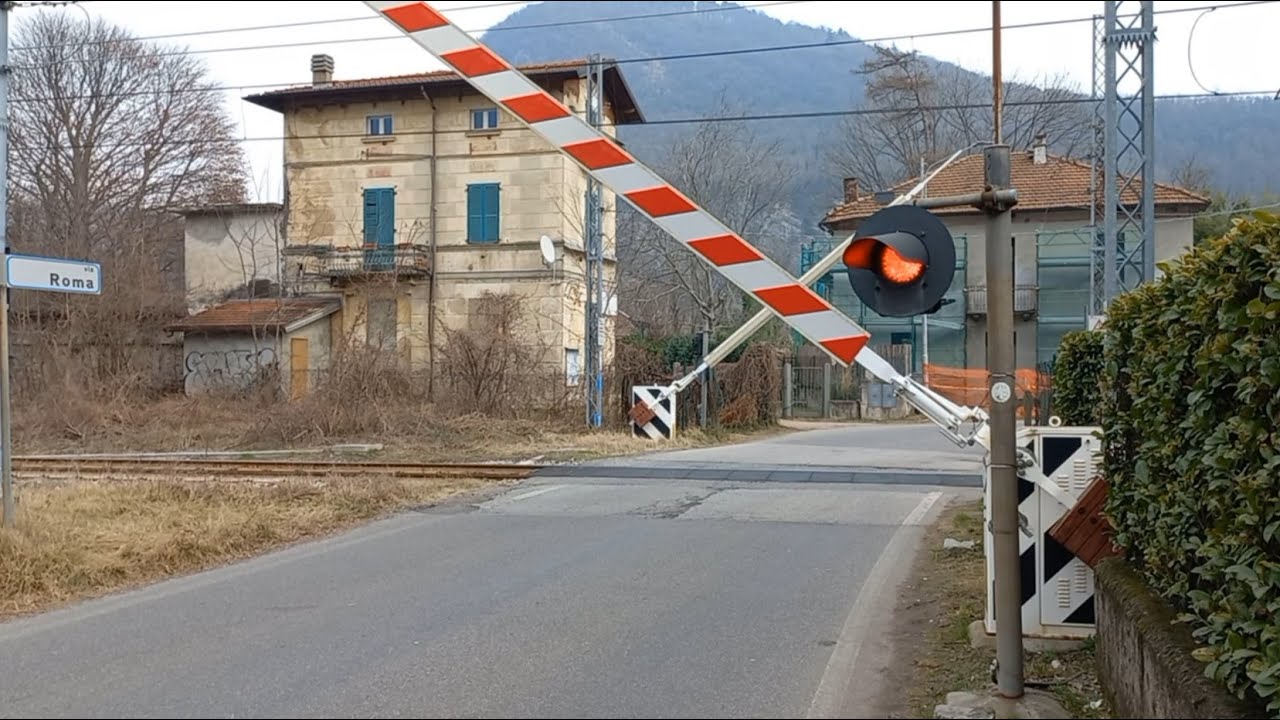 Bahnübergang Bisuschio (IT) // Railroad Crossing // Passaggio a livello