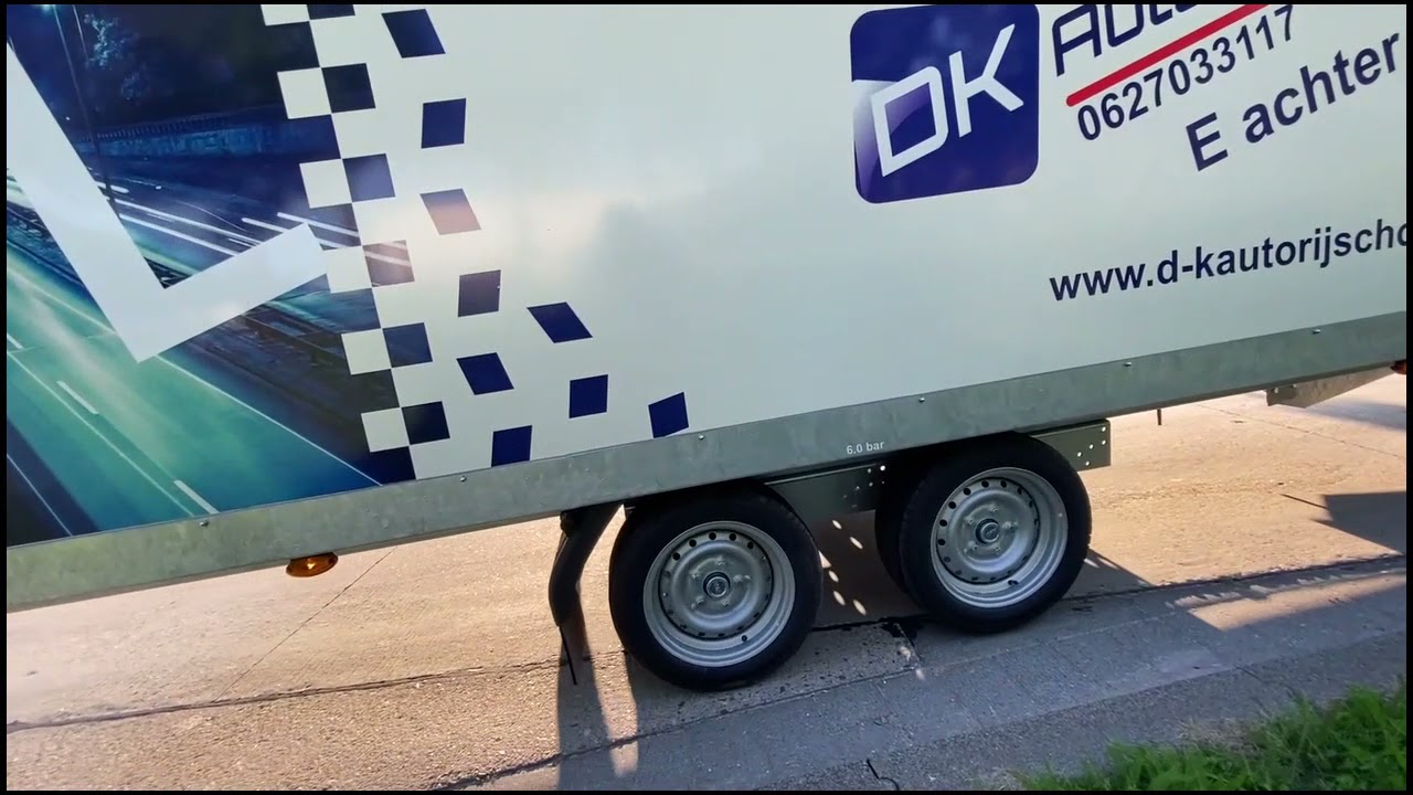 E achter B bochtje achteruit rechts