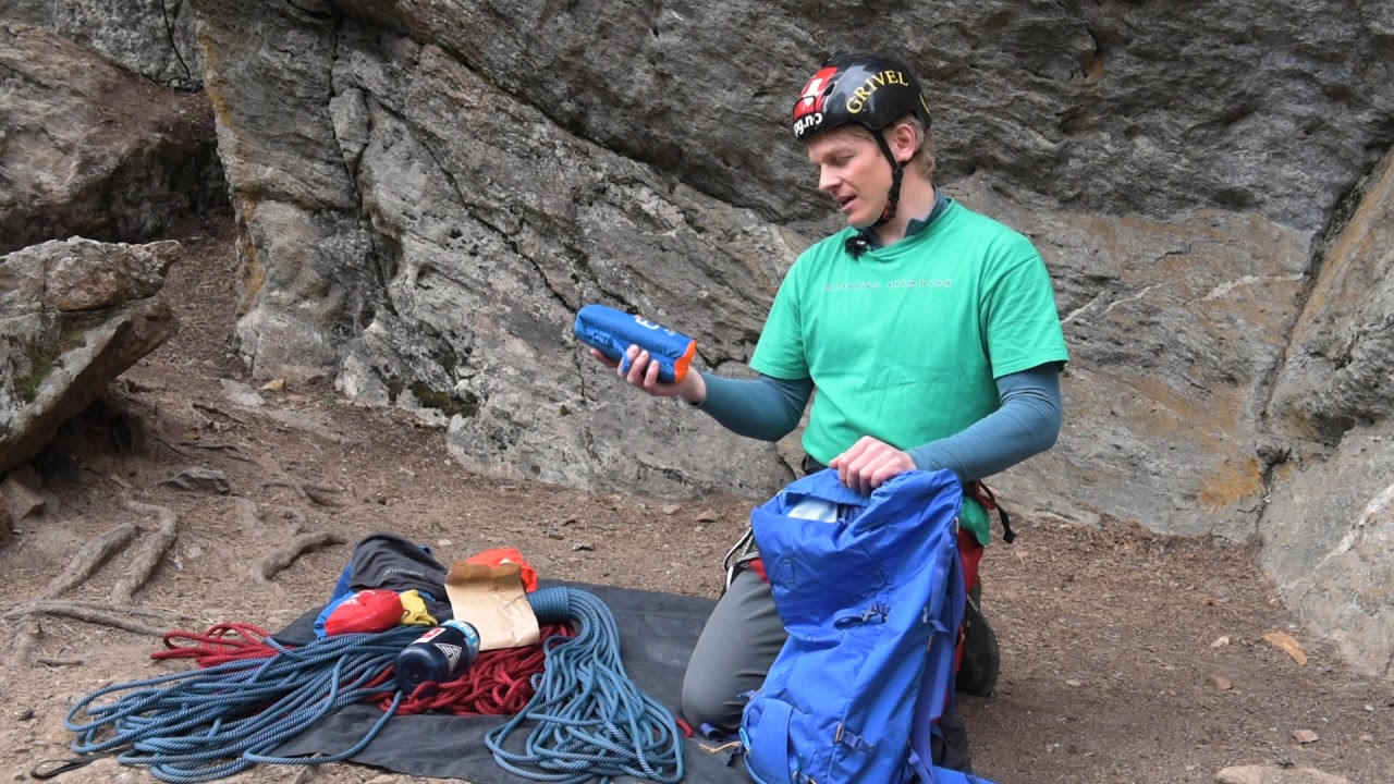 Hva har Joakim med seg i sekken for en dag i fjellveggen