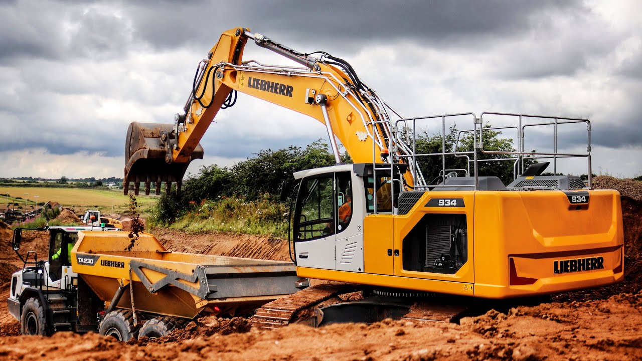 Liebherr 934 loading a TA 230 Truck