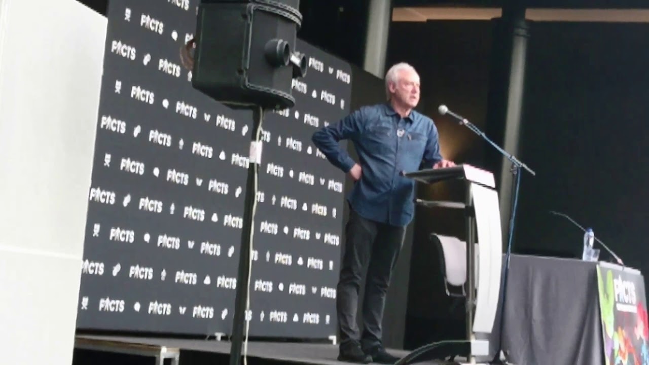 BRENT SPINER comic-con talking with people at Facts Belgium Saturday October 21, 2017