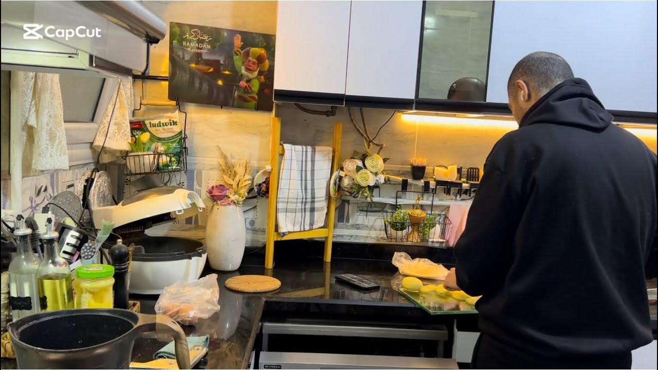 جوزي دخل المطبخ وابهرني 