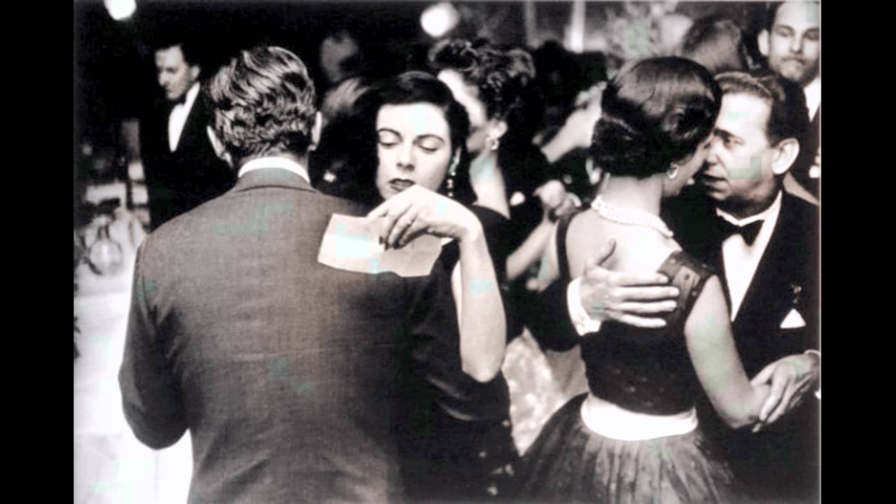 GARRY WINOGRAND  -  WOMEN ARE BEAUTIFULL