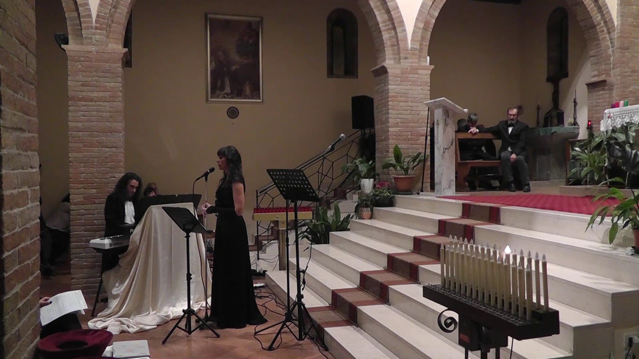 Canto e incanto performs 